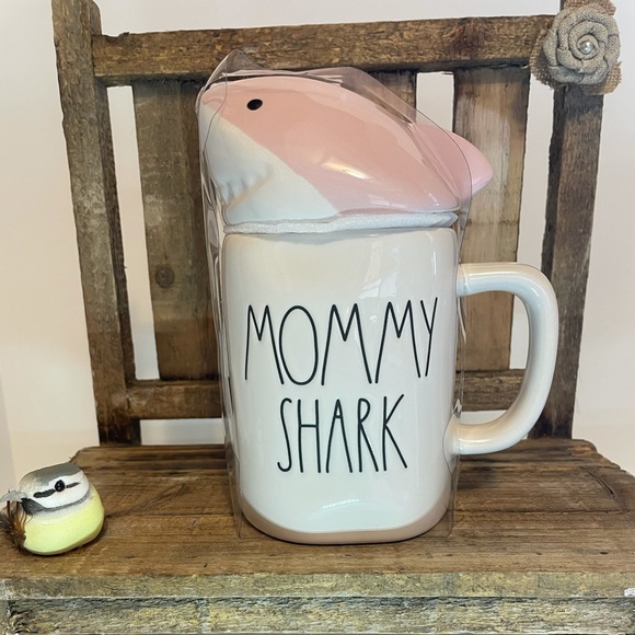 Rae Dunn Mommy Shark Mug - Picture 1 of 2